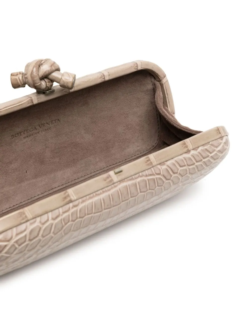 Exotic Knot Clutch